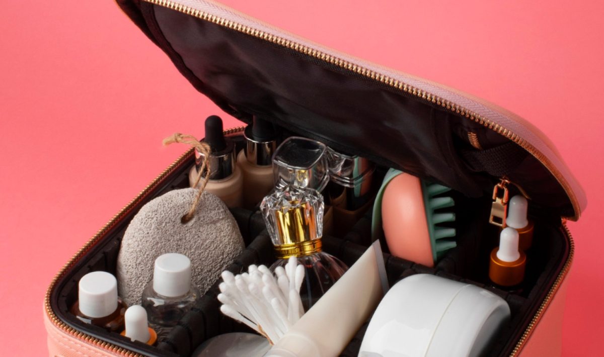 Bien choisir sa trousse de toilette pour une organisation optimale à la maison ou en voyage !